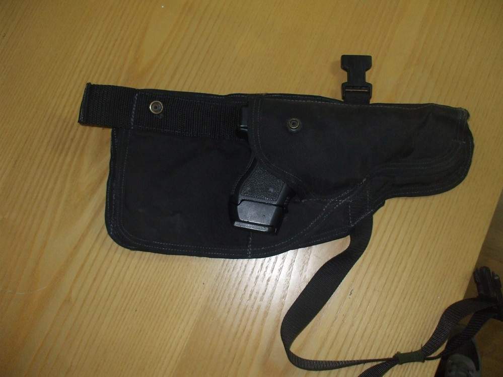 fondina: aperta grazie al velcro